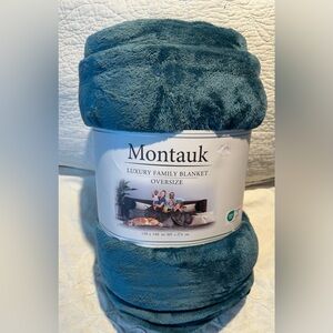 Montaux Oversized Plush Family Blanket